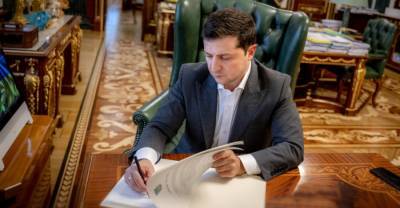 Владимир Зеленский - Владимир Зеленский подписал закон об олигархах - kp.ua - Украина