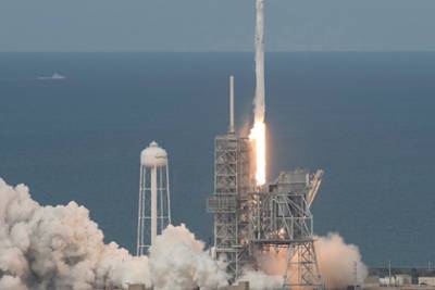 Запуск миссии Crew Dragon-3 к МКС снова перенесли из-за плохой погоды - lenta.ru - США