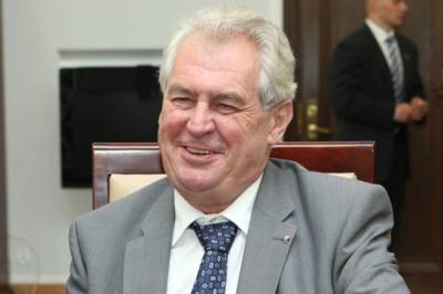 Милош Земан - Милош Выстрчил - Глава сената Чехии: повода для лишения Земана полномочий нет - aif.ru - Чехия - Прага