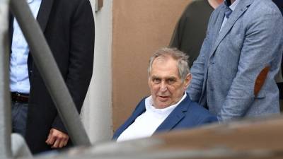 Милош Земан - У президента Чехии Земана выявили цирроз печени, его подключили к аппарату - 5-tv.ru - Чехия
