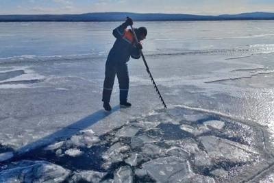 Рыбак на машине провалился под лёд в Забайкалье - tayga.info - район Забайкалья
