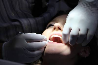 Нутрициолог посоветовала способ спасти зубы от разрушения - vm.ru