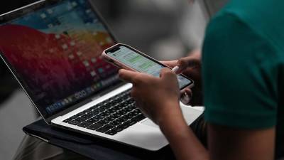 Эксперт Косарим назвал признаки взлома смартфона - iz.ru - Израиль