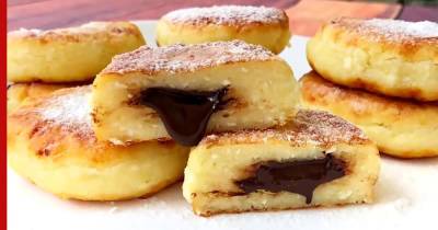 30 минут на кухне: необычные сырники с шоколадной начинкой к чаю - profile.ru