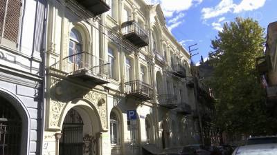 Удивительные экскурсии начали проводить в Тбилиси по подъездам старинных зданий - 1tv.ru - Тбилиси