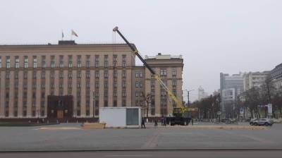 На площади Ленина в Воронежа начали устанавливать каток - vestivrn.ru - Воронеж