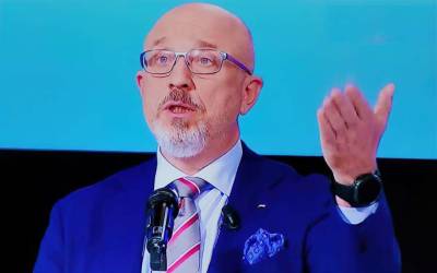 Алексей Резников - Министр обороны Украины напомнил Кремлю, кому запрещено применять БПЛА на Донбассе - lenta.ua - Россия - Украина - Донбасс
