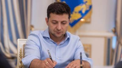 Владимир Зеленский - Президент Украины подписал закон об олигархах - svoboda.org - Украина