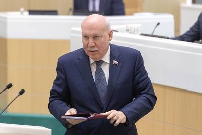 Владимир Путин - Александр Лукашенко - Дмитрий Мезенцев - Мезенцев рассказал о работе над символикой Союзного государства - vm.ru - Россия - Белоруссия - ?