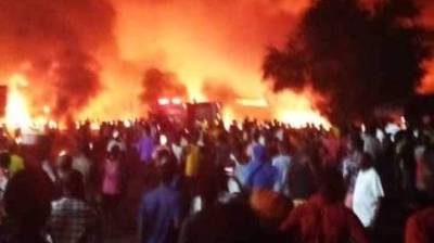 Почти 100 человек погибли при взрыве бензовоза в Сьерра-Леоне - vm.ru - Сьерра Леоне