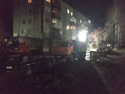 В Сыктывкаре устраняют утечку на водоводе в районе улице Печорской - komiinform.ru - Сыктывкар