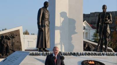 Владимир Путин - Какая история легла в основу памятника в Севастополе, чей смысл Путин назвал пронзительным - 5-tv.ru - Россия - Севастополь