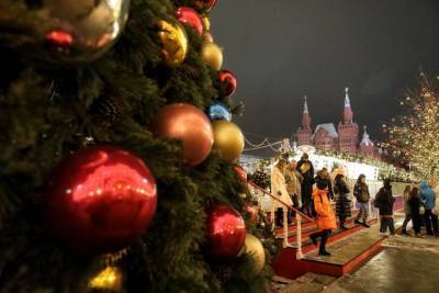 «Сдержанно и элегантно»: астрологи посоветовали образы для новогодней ночи - vm.ru