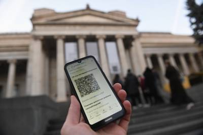 В двух российских регионах продлили действие системы QR-кодов - lenta.ru - Камчатский край