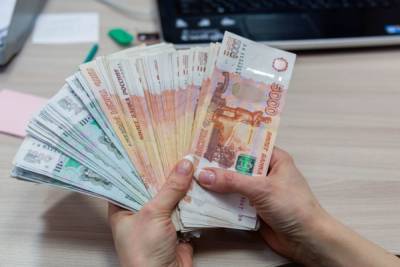 На 5 процентов учителям в Омской области поднимут оклады - omsk.mk.ru - Омская обл.
