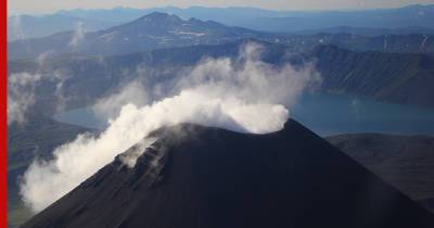На Камчатке вновь зафиксированы пепловые выбросы из Карымского вулкана - profile.ru
