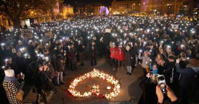Поляки вышли на массовые протесты из-за смерти беременной женщины, которой запретили делать аборт (ФОТО) - dsnews.ua - Украина - Польша - Варшава