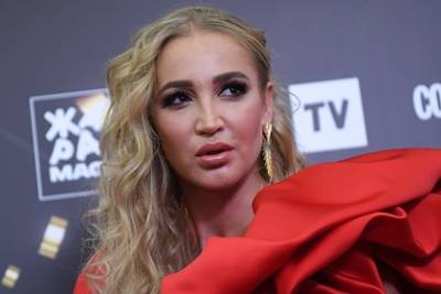 Ольга Бузова - Бузова заявила о полумиллионной задолженности МХАТа перед ней - lenta.ru