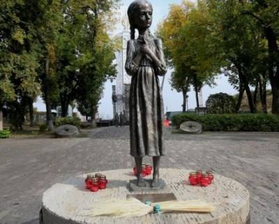 Во Львове нашли две бочки с зерном, которые были спрятаны в период голода 1947 года. ФОТО - enovosty.com - Украина - Львов