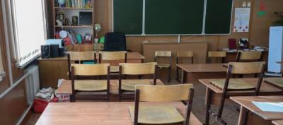 Игорь Кобзев - В Приангарье из-за ковида продлили школьные каникулы - runews24.ru - Иркутская обл. - Иркутск - Братск - Приангарья - Свирск