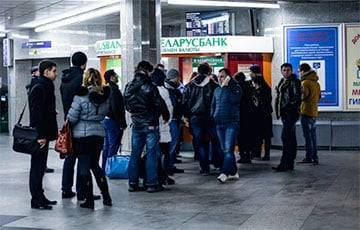 Белорусы снова ринулись скупать валюту - charter97.org - Белоруссия