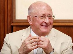 Сергей Собянин - Александр Гинцбург - Гинцбург назвал способ победы над COVID-19 за несколько месяцев - newsland.com - Москва