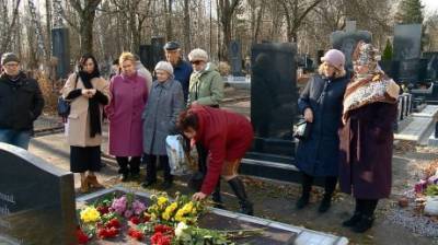 На могиле Ларисы Яшиной открыли надгробный памятник - penzainform.ru