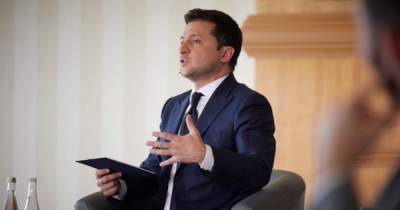 Владимир Зеленский - Зеленский обвинил СССР в "неправильном" освобождении Киева от нацистов - ren.tv - Украина - Киев