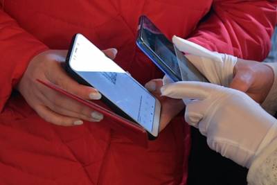 Андрей Чибис - В российском регионе ввели QR-коды для посещения торговых центров - lenta.ru - Мурманская обл.