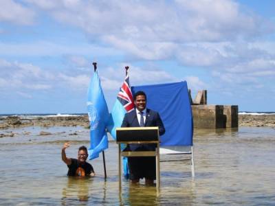 Глава МИД Тувалу выступил на саммите COP26, стоя по колени в морской воде, чтобы привлечь внимание к климатическим изменениям - unn.com.ua - Украина - Киев - Тувалу