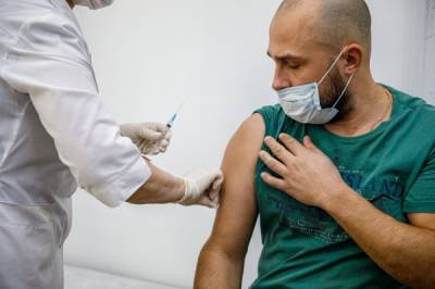Медфракция Екатеринбурга продолжает вакцинировать население на выездных пунктах - nakanune.ru - Екатеринбург
