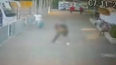 Видео: спор из-за маски в автобусе закончился ножевым ранением - vesty.co.il - Израиль