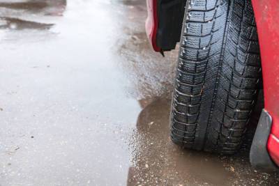 Новгородских водителей призвали не гонять в непогоду - mk.ru - Новгородская обл. - Великий Новгород