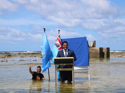 Министр островной страны выступил на конференции ООН по климату, стоя по колено в воде - rosbalt.ru - Тувалу