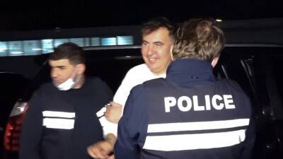 Михаил Саакашвили - Рати Брегадзе - Гиули Аласания - Мать Саакашвили заявила, что экс-президента вывезли из тюрьмы и посадили в вертолёт - russian.rt.com - Грузия - Гори