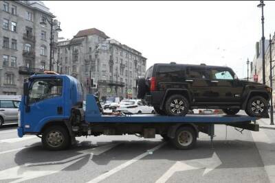 Около 200 машин эвакуировали с улиц после жалоб петербуржцев - spb.mk.ru