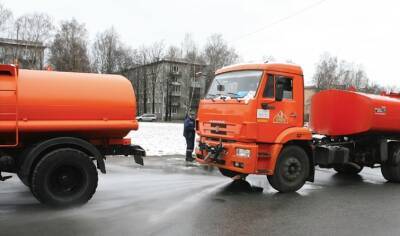 Смольный выводит на дороги метателей соли и песка - neva.today - Санкт-Петербург