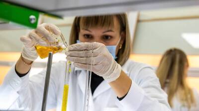 Минздрав одобрил третью фазу исследований китайской вакцины V-01 - vm.ru - Россия