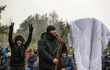 Петр Мюллер - Видеофакт: Мигранты ломают ограждение на белорусско-польской границе - charter97.org - Белоруссия - Польша