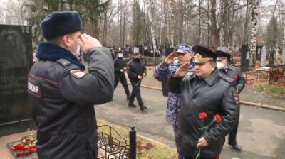 Пензенские полицейские почтили память погибших коллег - penzainform.ru - Россия - Пензенская обл.