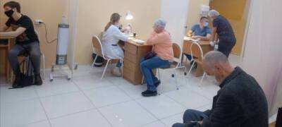 Михаил Охлопков - Около половины жителей Карелии привились от COVID-19 - stolicaonego.ru - республика Карелия