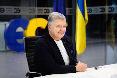 Владимир Зеленский - Петр Порошенко - Из-за закона об олигархах Порошенко избавился от «Прямого» и «5 канала» - thepage.ua - Украина