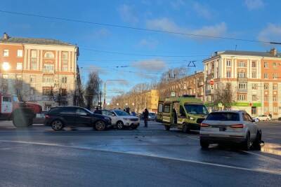 Появились подробности утреннего ДТП на площади Терешковой в Твери - tver.mk.ru - Тверь - район Московский, Тверь