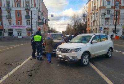 В ДТП на площади Терешковой в Твери пострадали два человека - afanasy.biz - Тверь - район Московский, Тверь