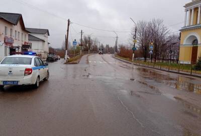 Сбивший на пешеходном переходе в Тверской области подростка водитель не стал сообщать о ДТП и уехал с места - afanasy.biz - Тверская обл.