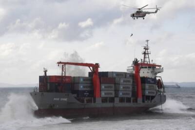 Более 1,6 тыс. тонн груза находится на борту севшего на мель в Приморье панамского судна - interfax-russia.ru - Китай - Приморье край - Владивосток - Восточный - Судно