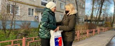 Депутаты оказывают оперативную волонтерскую помощь лобненским пенсионерам - runews24.ru - Россия