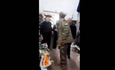 Военная прокуратура проверяет достоверность видео с главой Алмалыкского управления обороны, который участвовал в скандале на рынке - podrobno.uz - Узбекистан - Ташкент