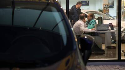 Роспотребнадзор назвал способы избежать обмана в автосалоне - iz.ru - Израиль