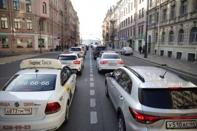 Второй день после окончания локдауна в Петербурга отметился 7-балльными утренними пробками - neva.today - Санкт-Петербург